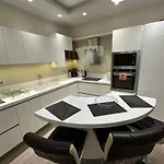 Hermes Luxury Penthouse شقة